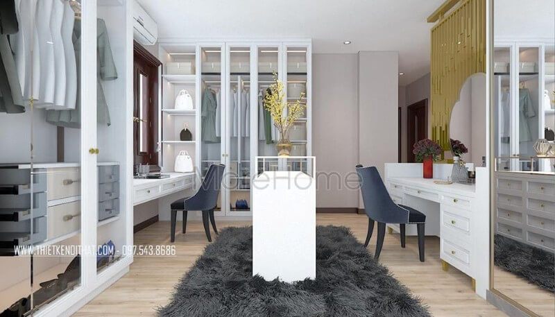 Phòng thay đồ cho biệt thự tân cổ điển đã được chọn với gam màu trắng của đồ gỗ.